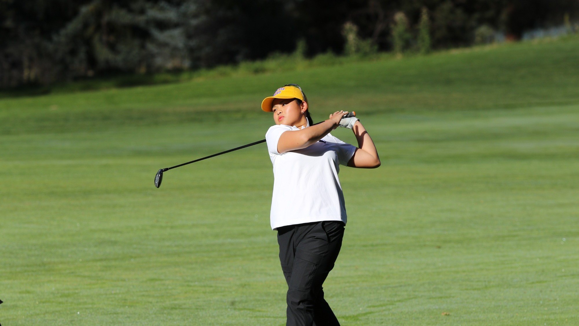 InkJung Charnchanayothin swing a golf club