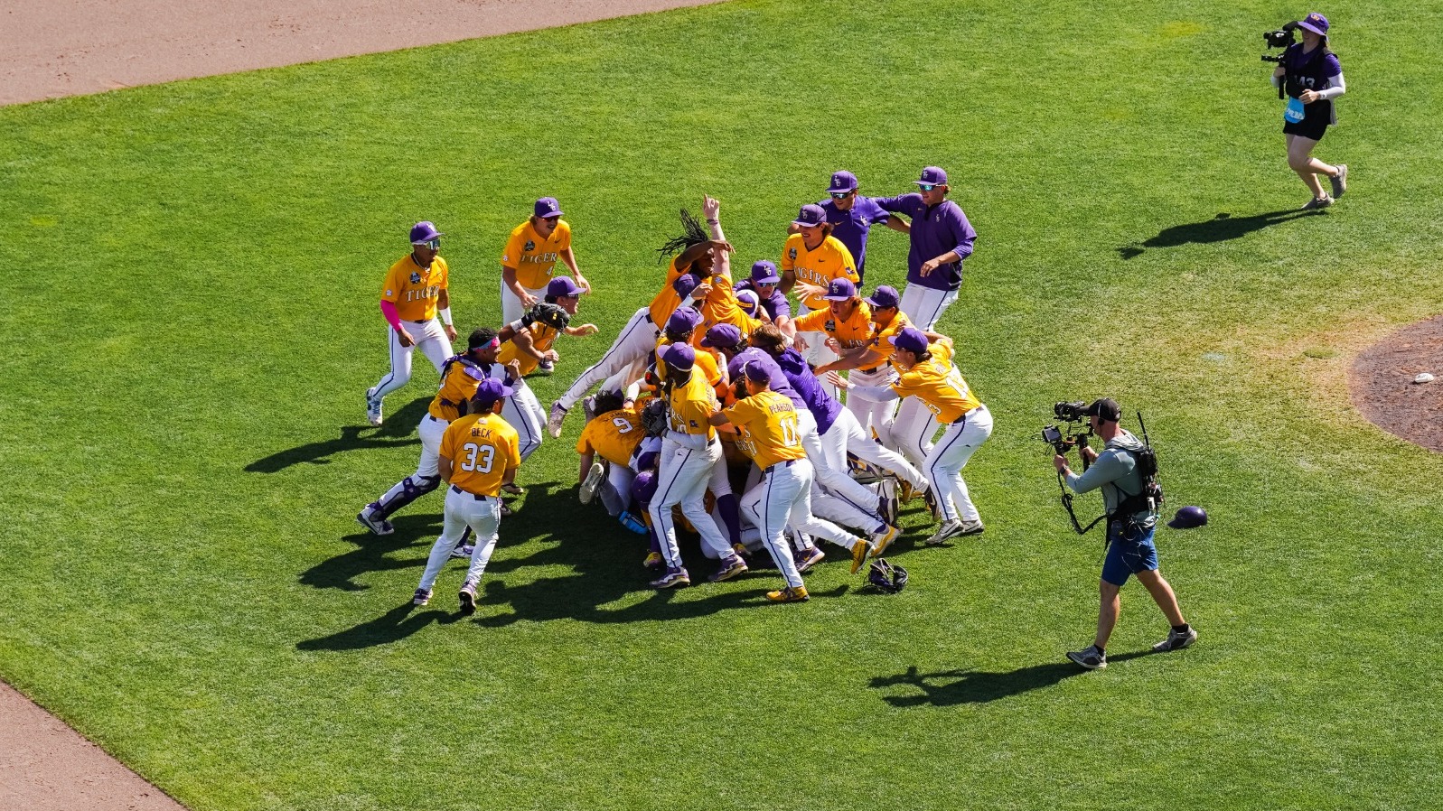 25_LSU Champions