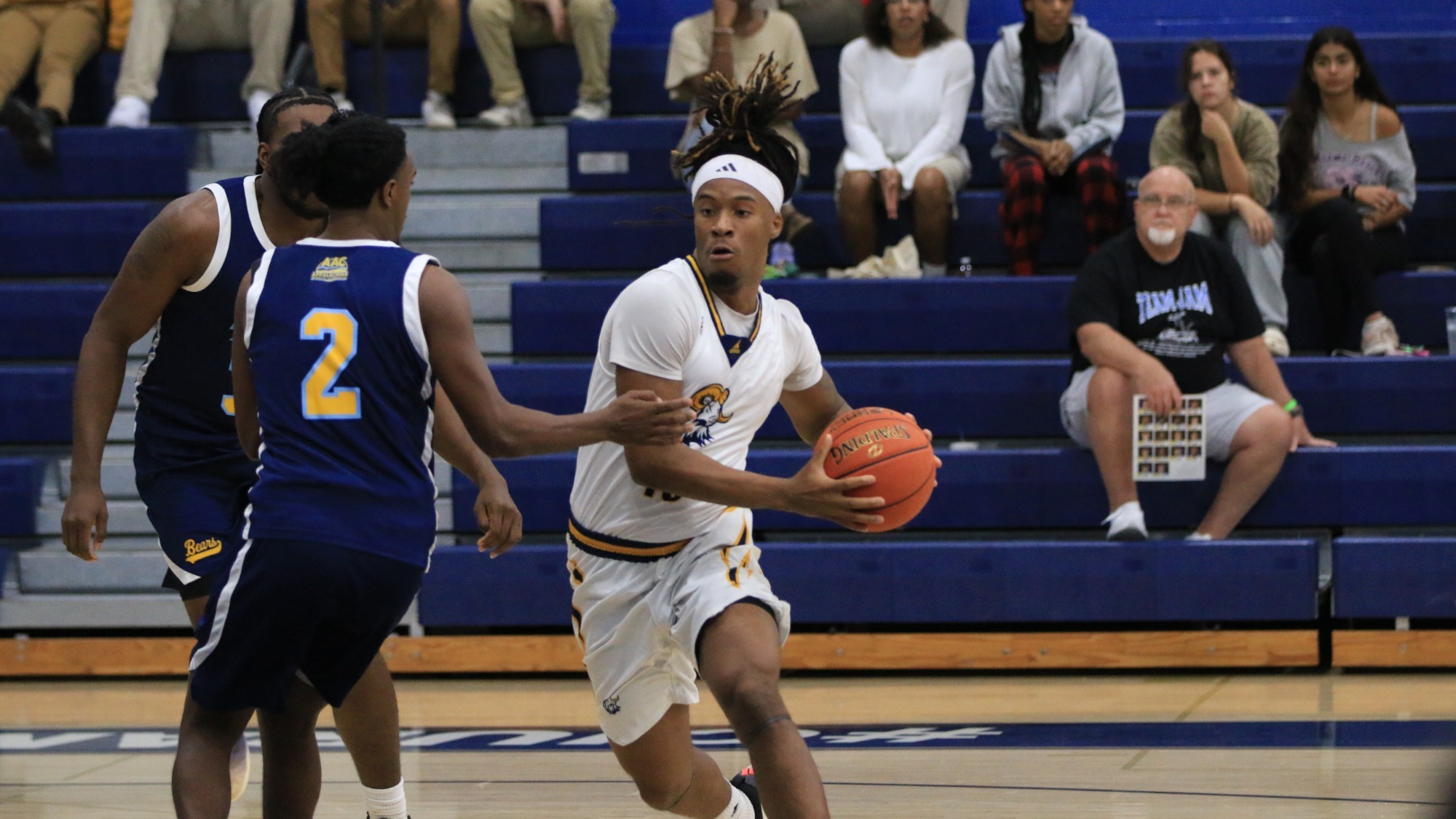 Carrington drives to the Rim