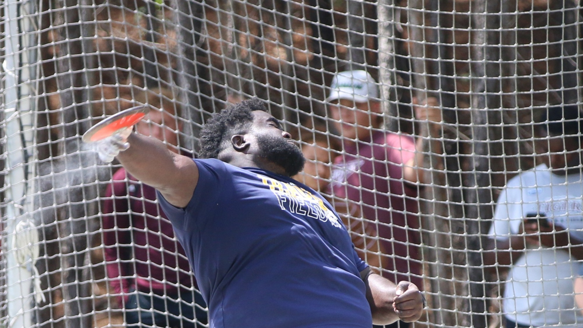 Deandre Leith throws the discus