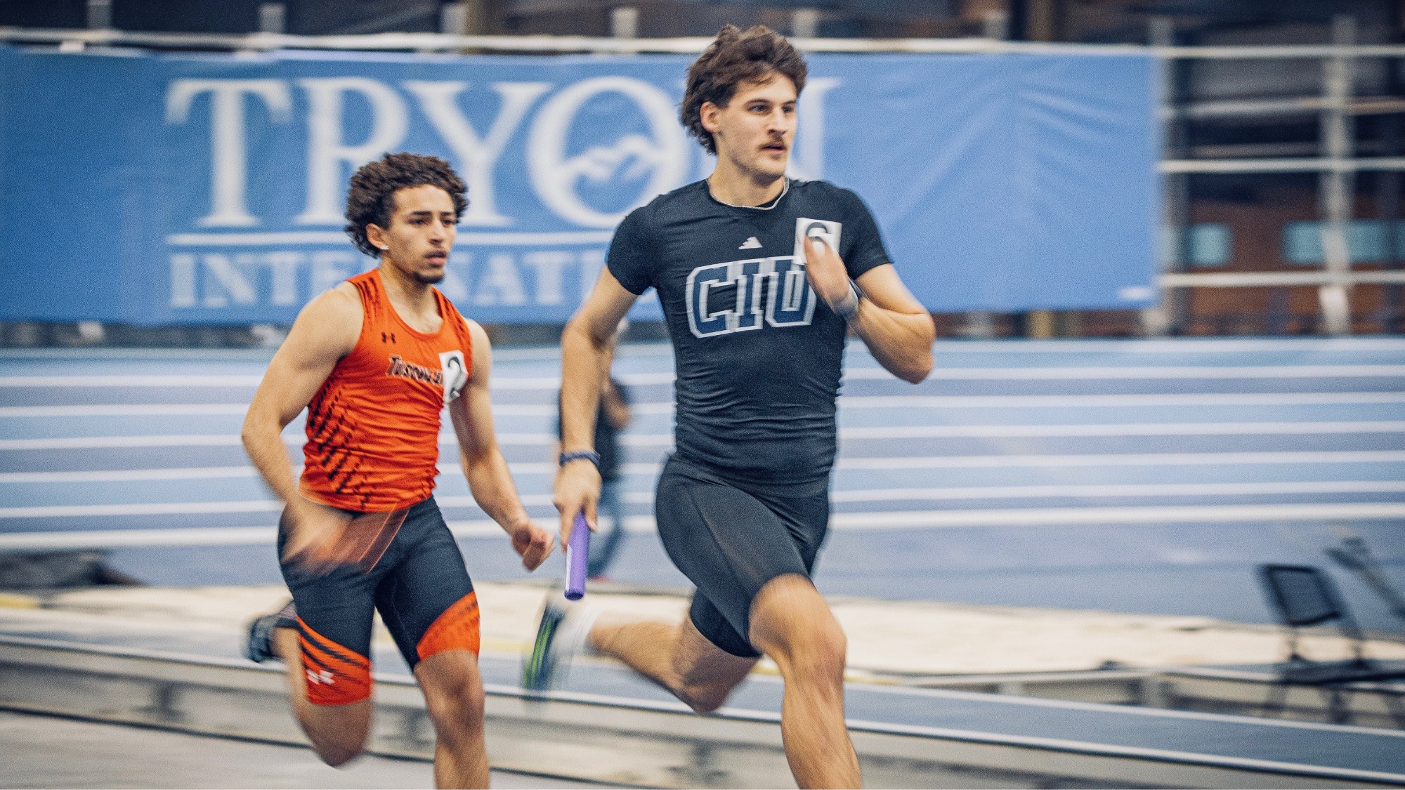 Hunter McCaskill runs in the 4x400 relay