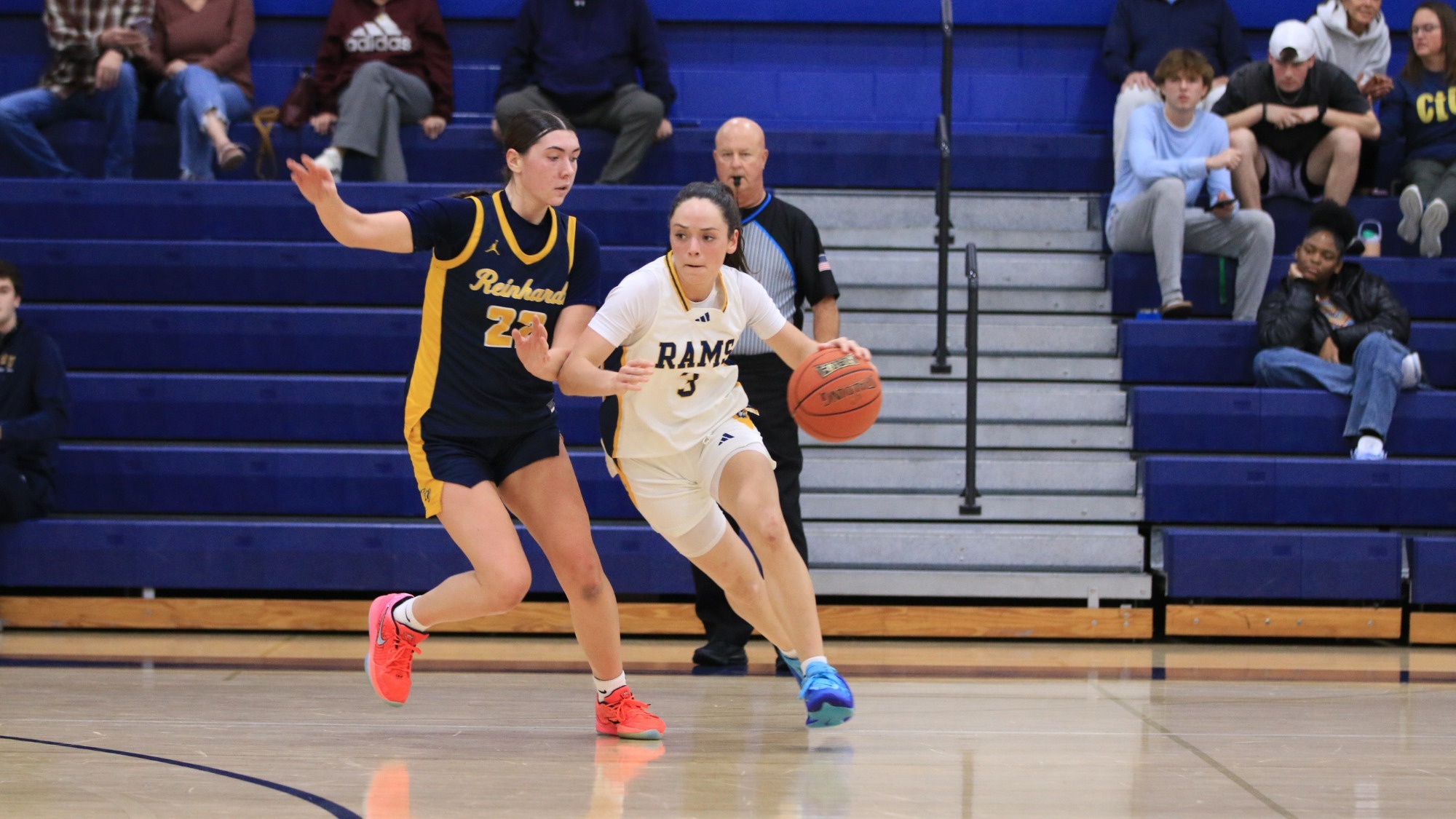 Selah George drives againist the Reinhardt defense 