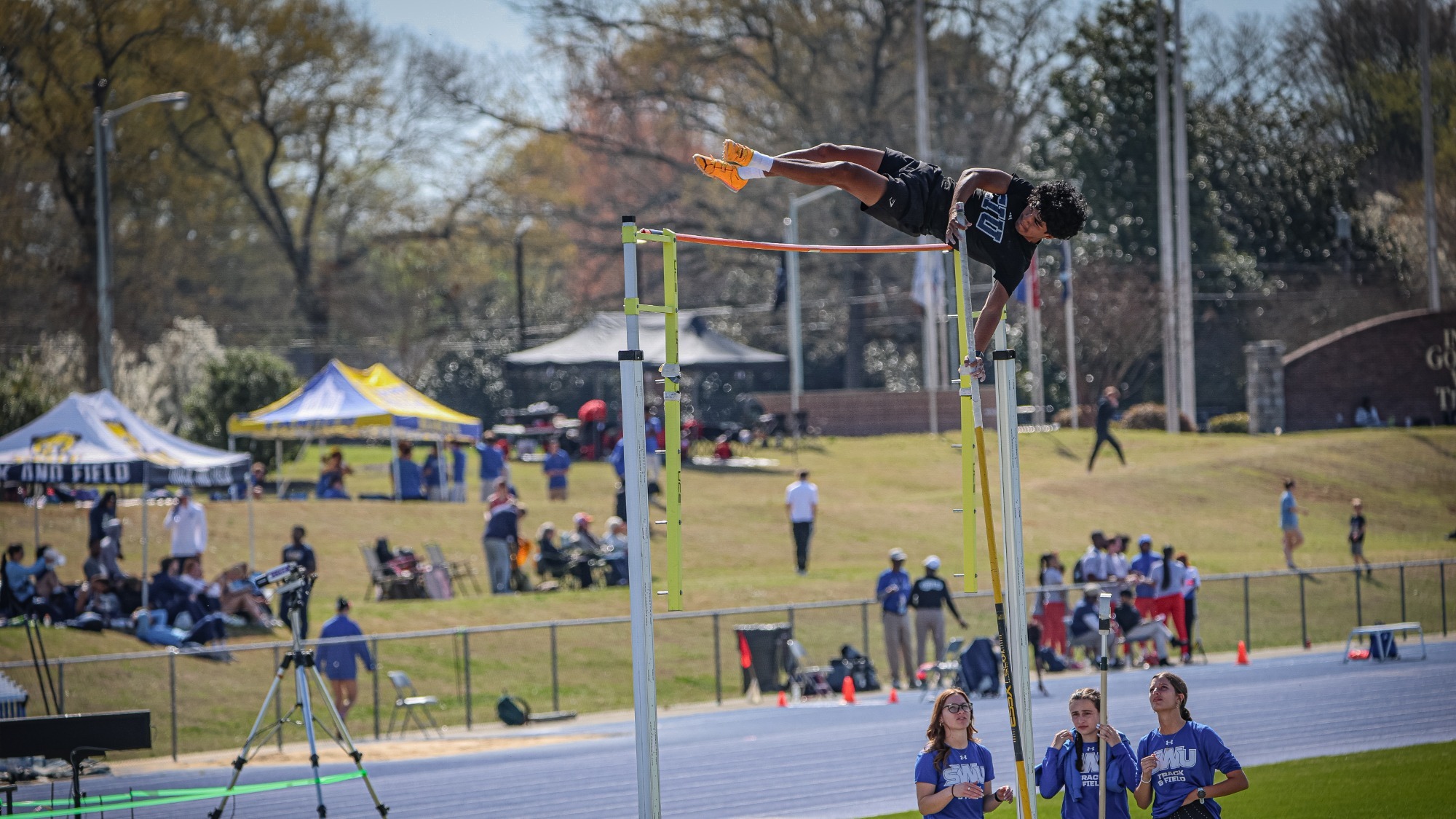 Nico Ortiz pole vaults for cIU