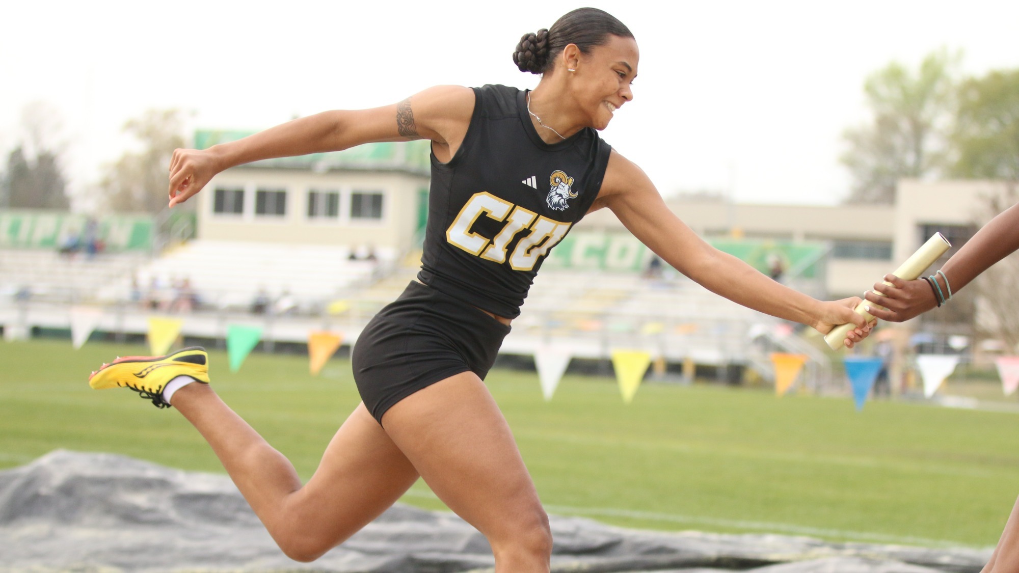 CIU women's t&f competes in the womens 4x100 relay