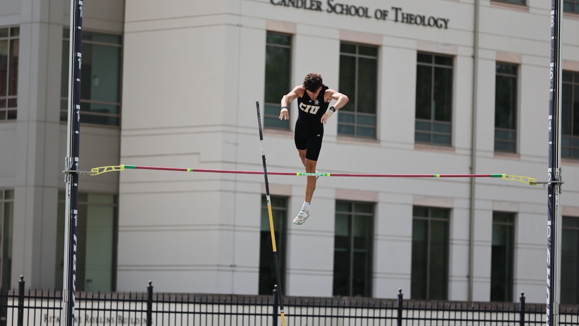 Hunter McCaskill pole vaults 