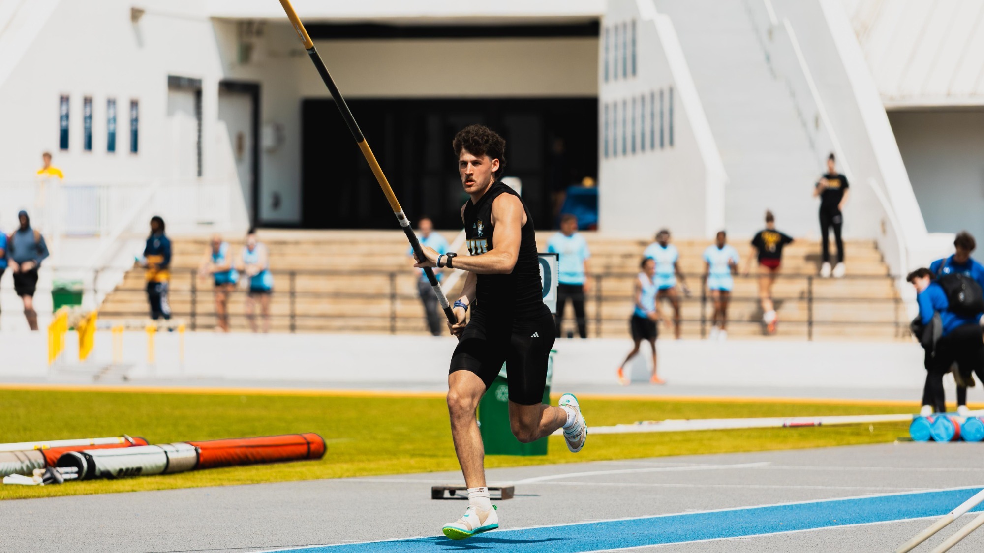 Hunter McCaskill pole vaults for CIU athletics
