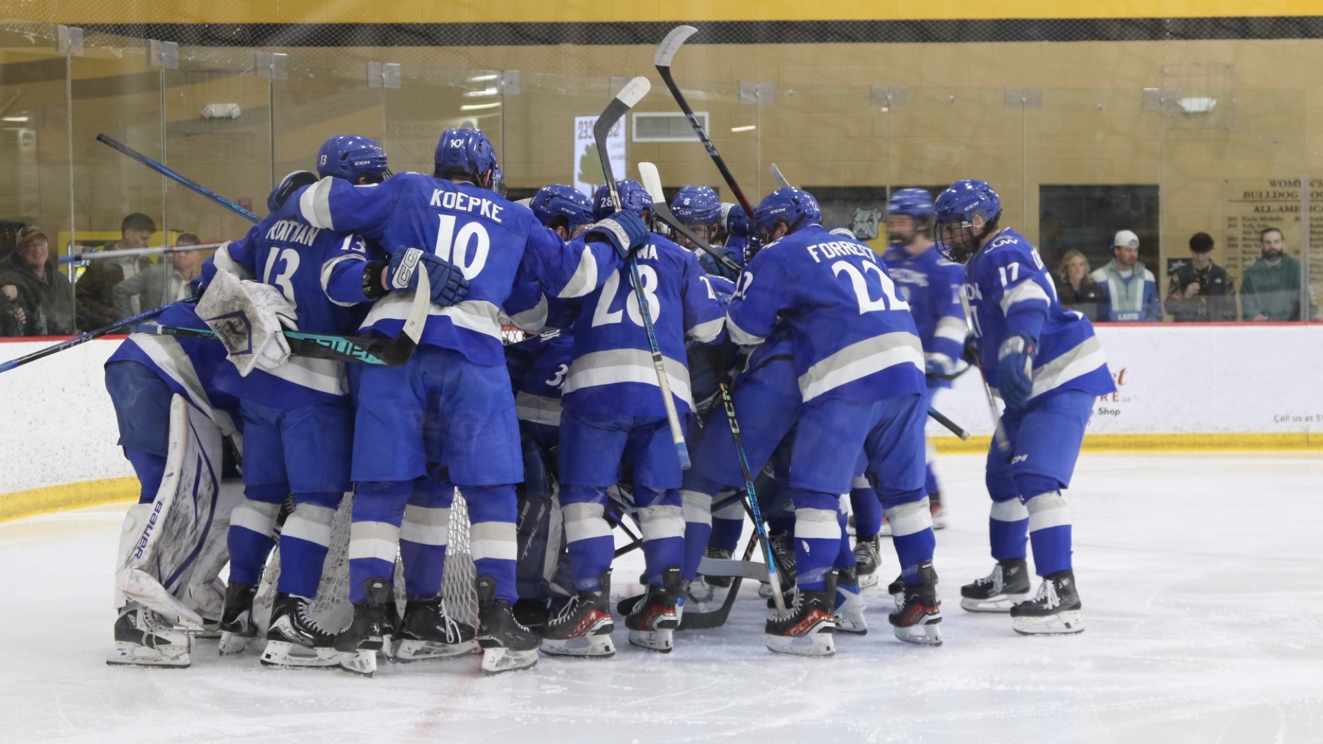 The CUW men's NCAA Hockey team
