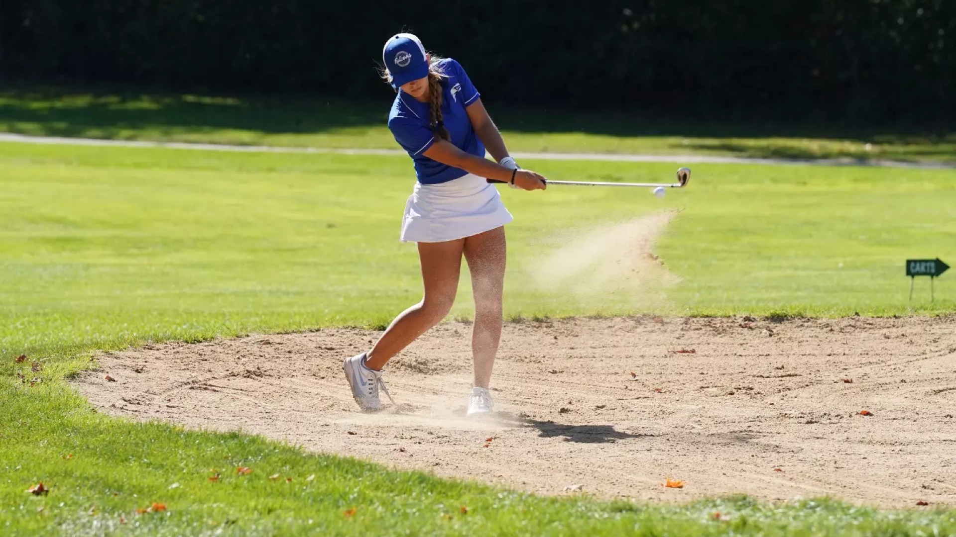 CUW women's golf in the bunker.
