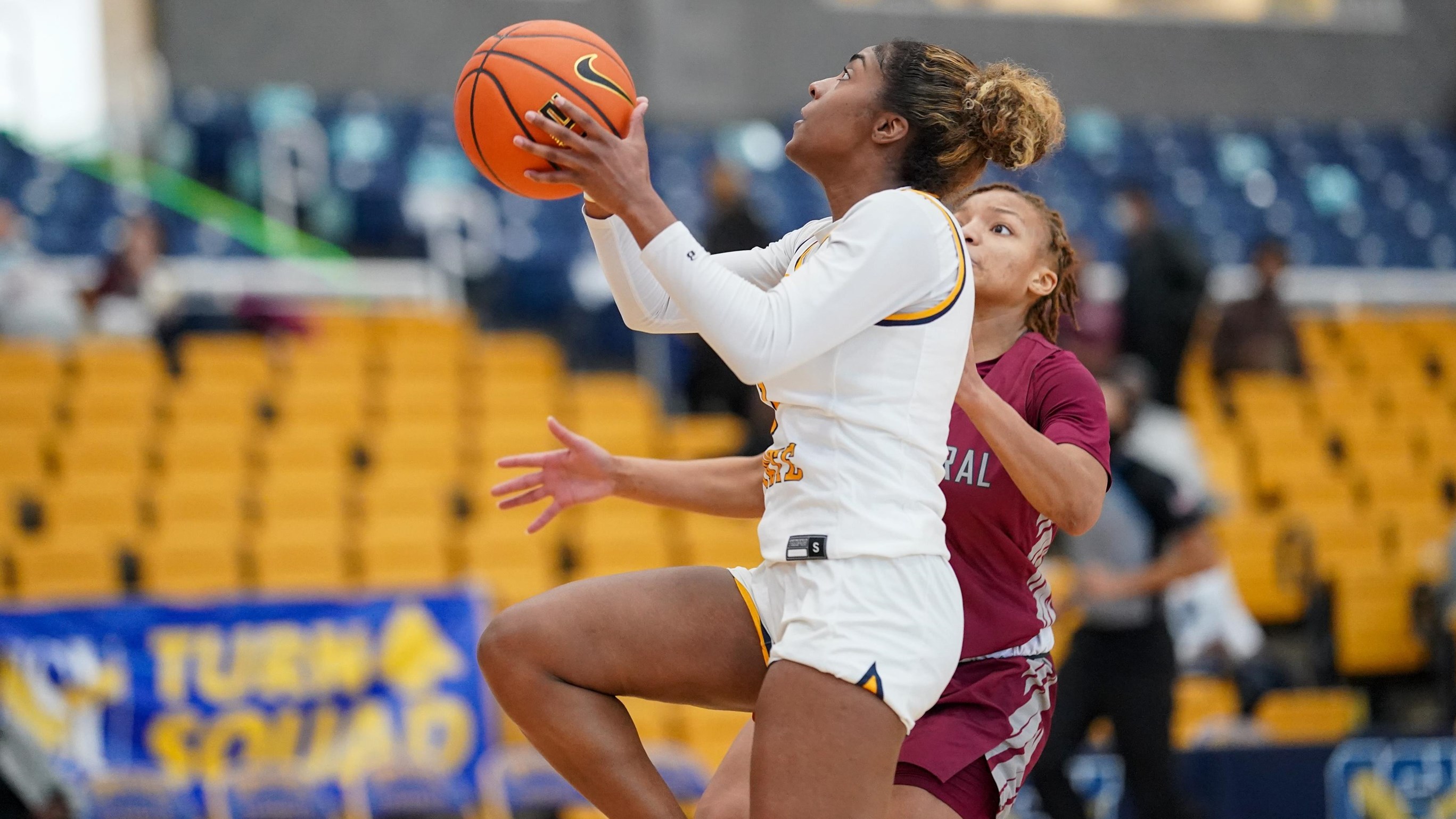 Staples Puts Up Career Numbers as Women’s Hoops Prevails at Saint