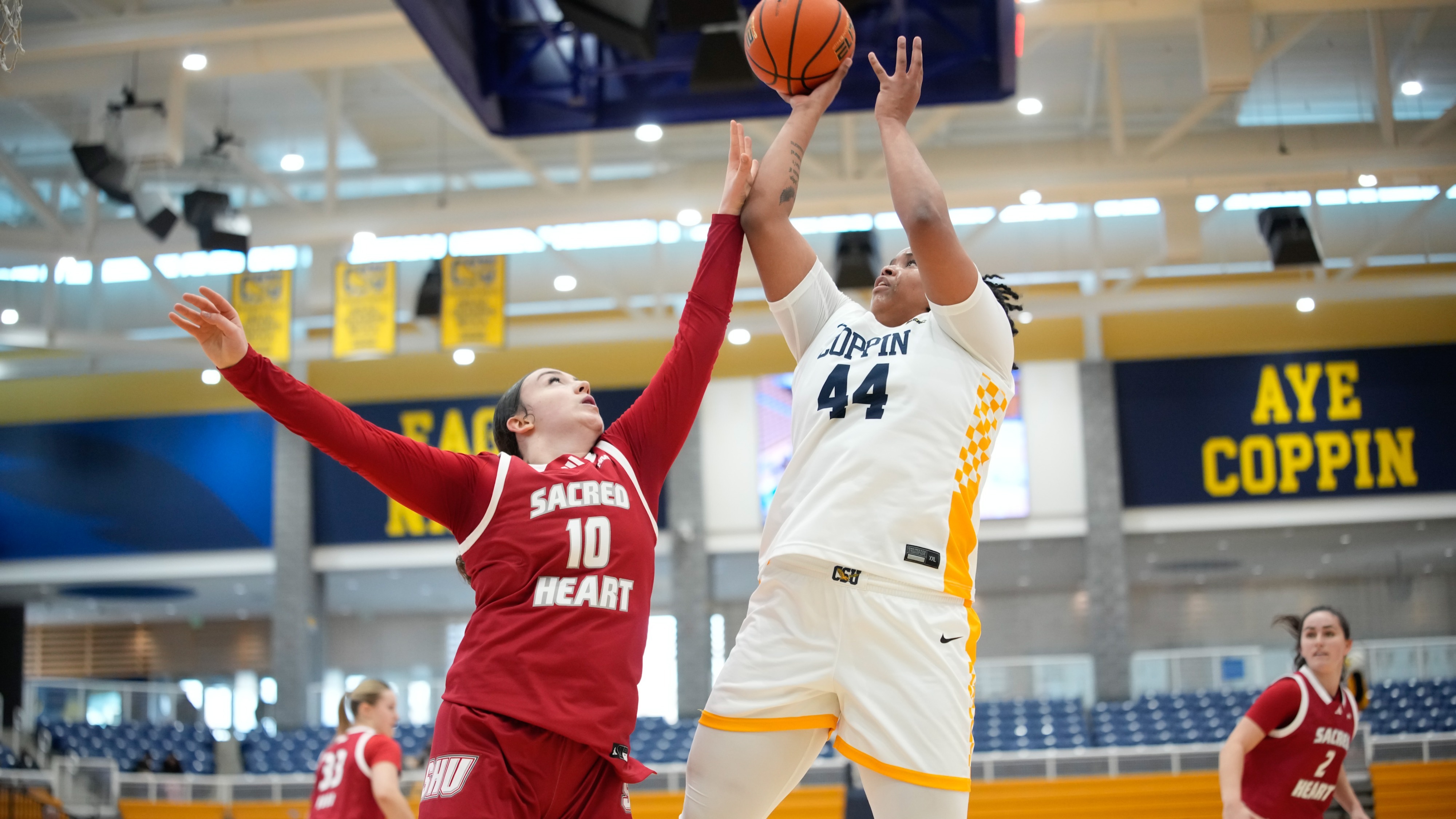Sosa Lora midrange jumper vs Sacred Heart