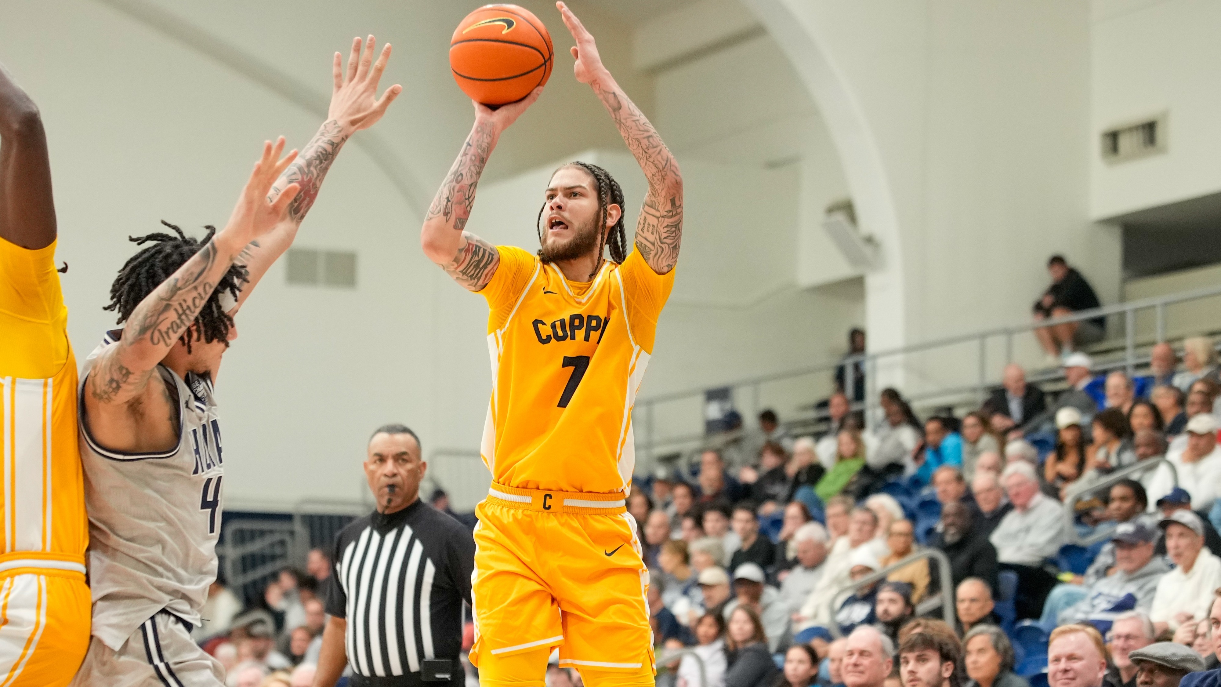 Horton hits 3 at Georgetown