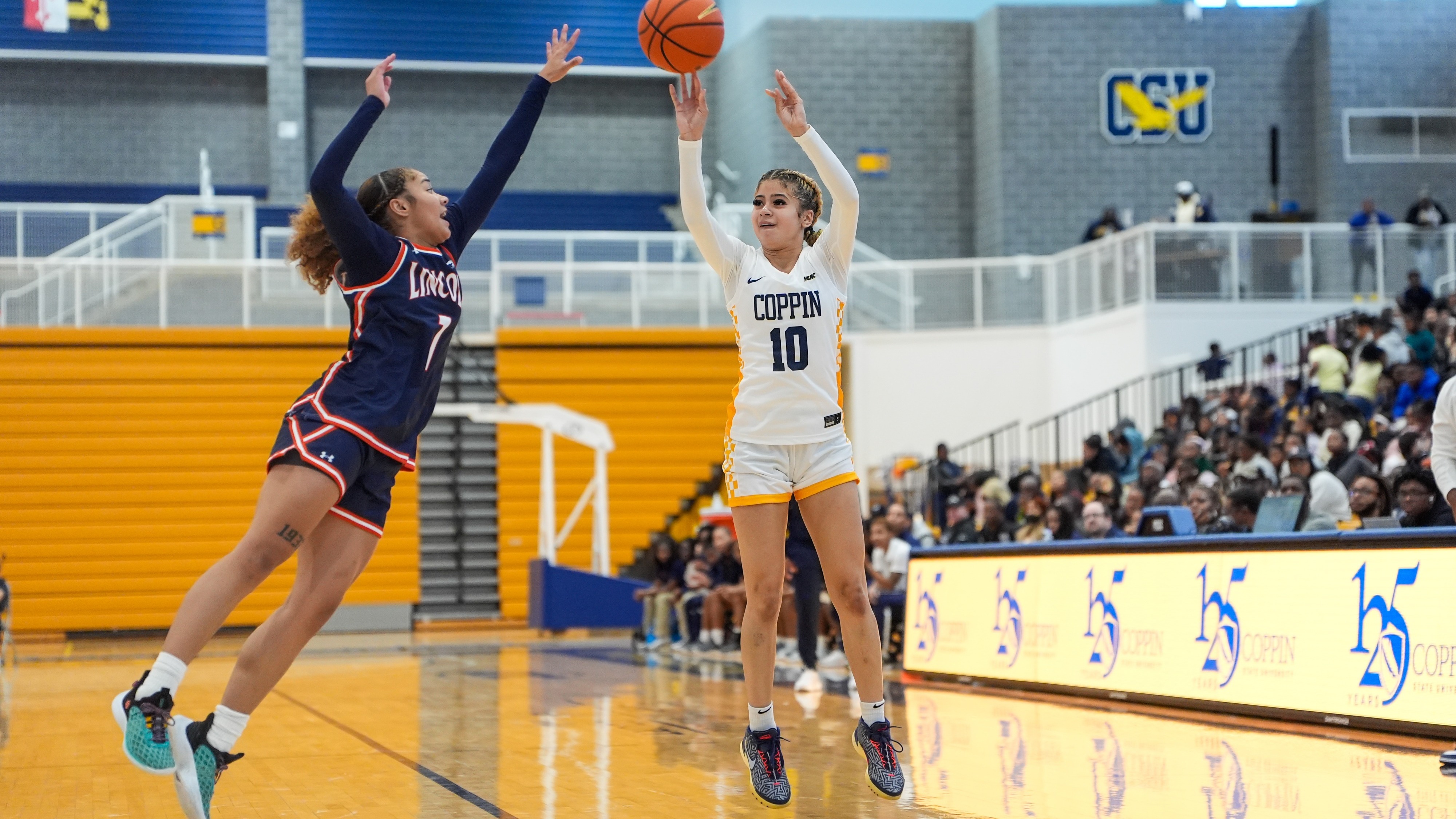 Kyley Gary-Grayson hits 3 vs Lincoln