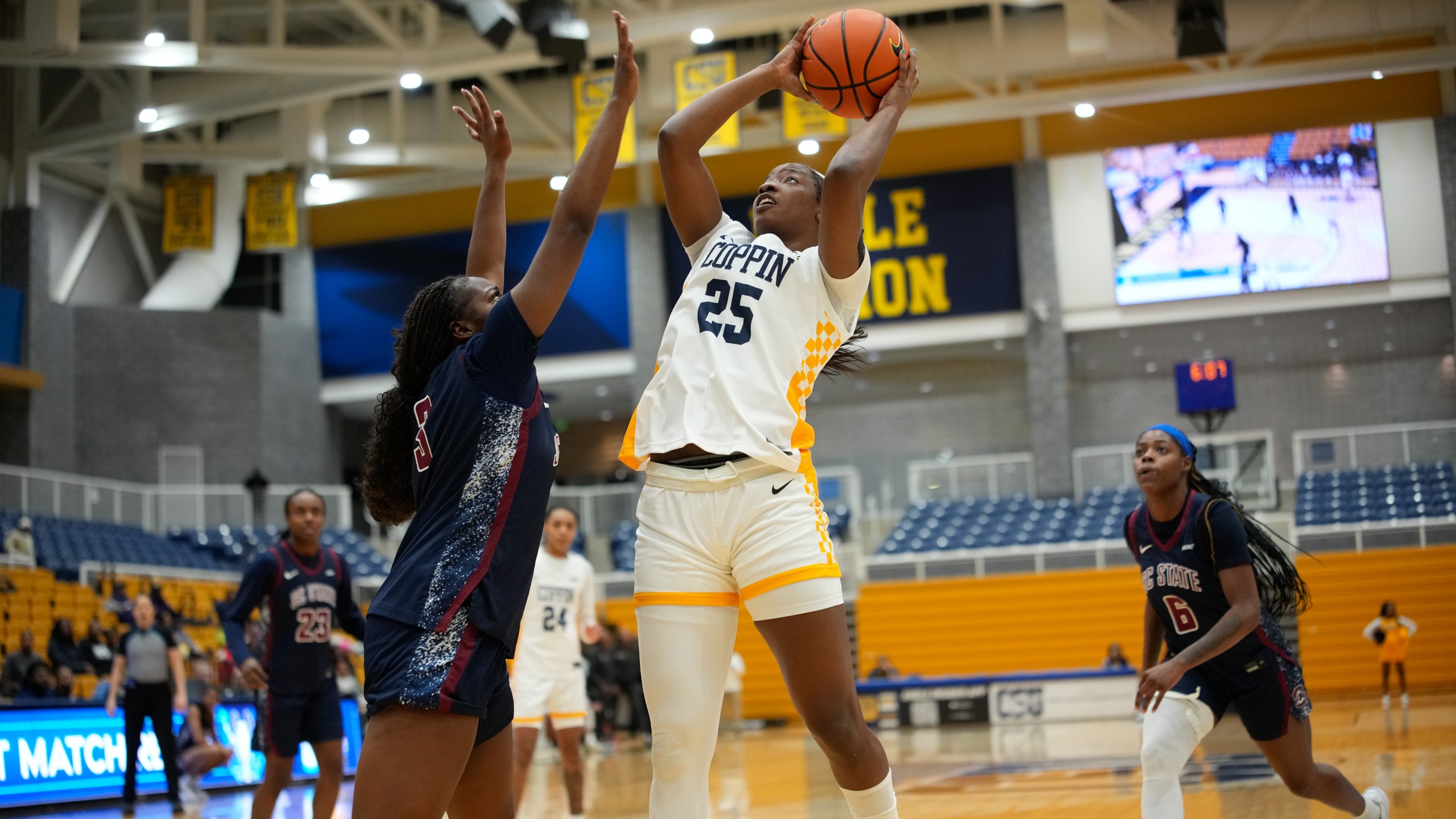 Gamble attempts contested layup vs SC State