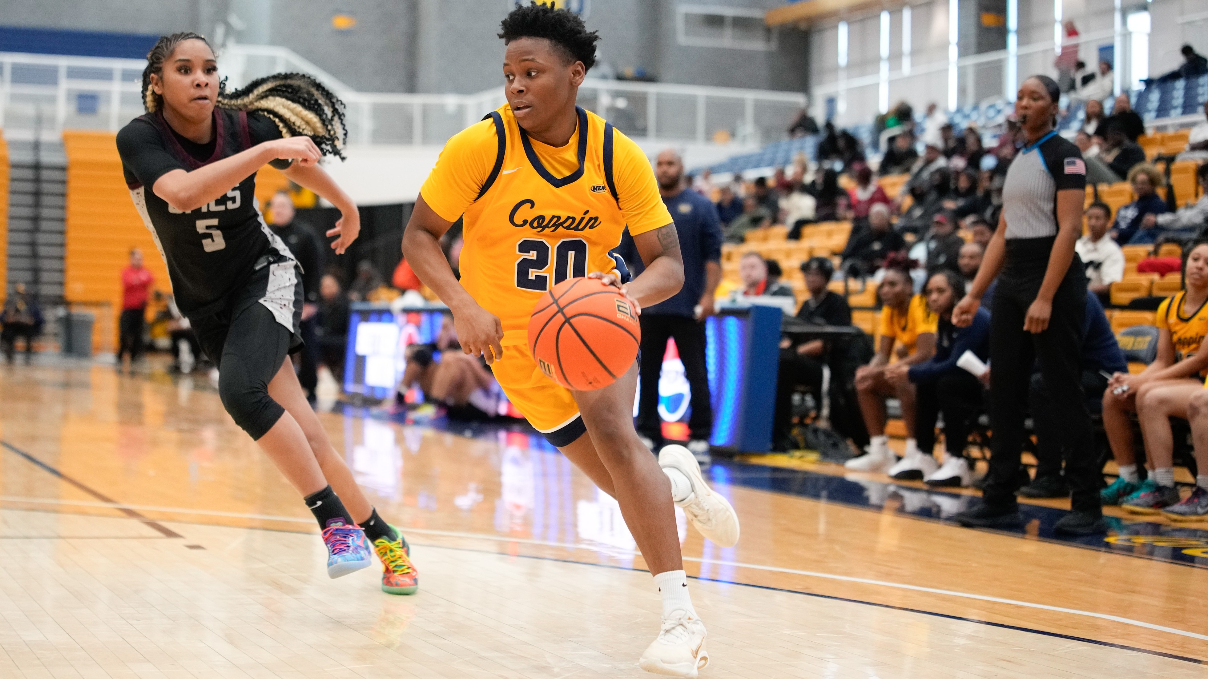 Henry drives to hoop vs UMES