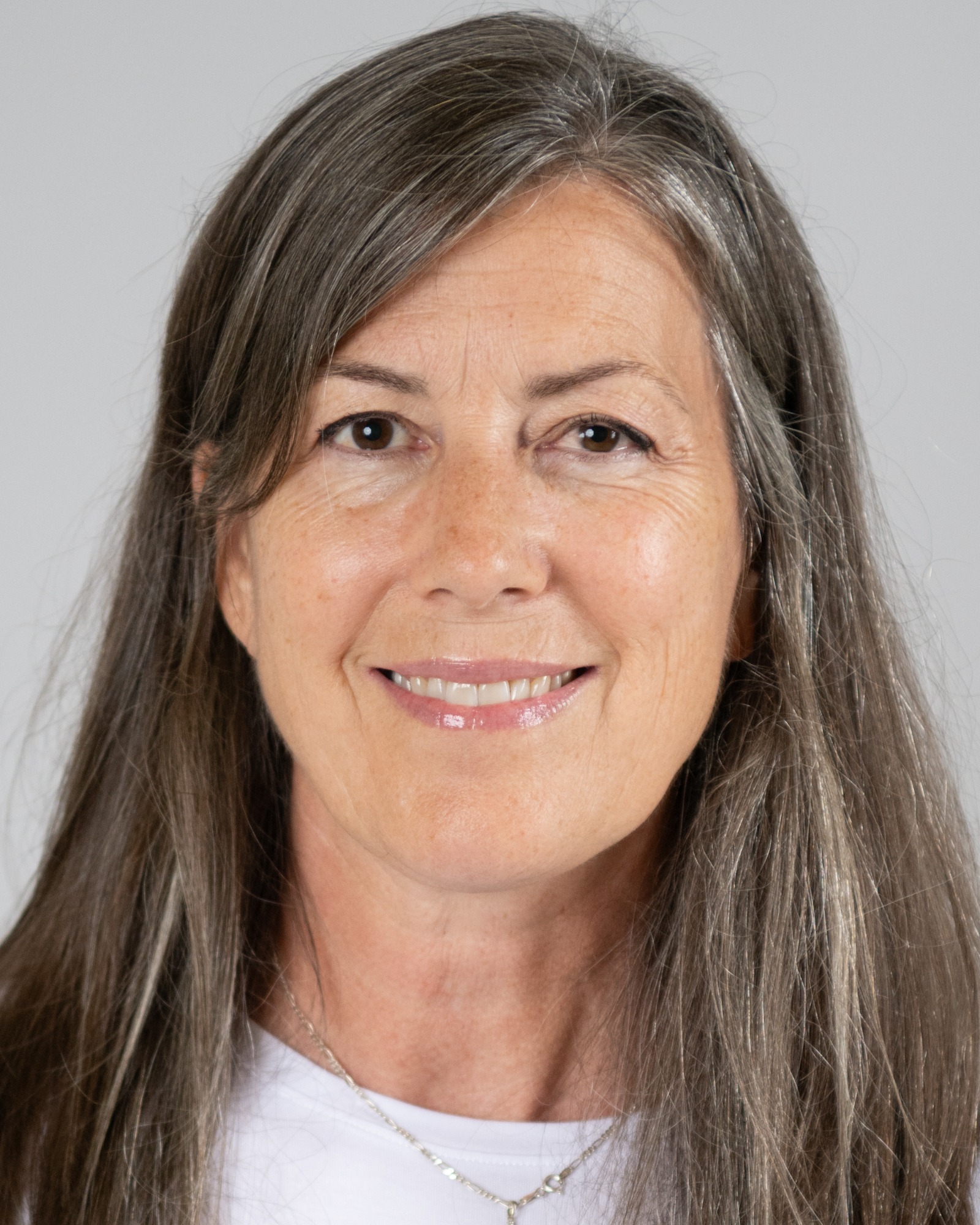 Headshot, Louise Derraugh 2024