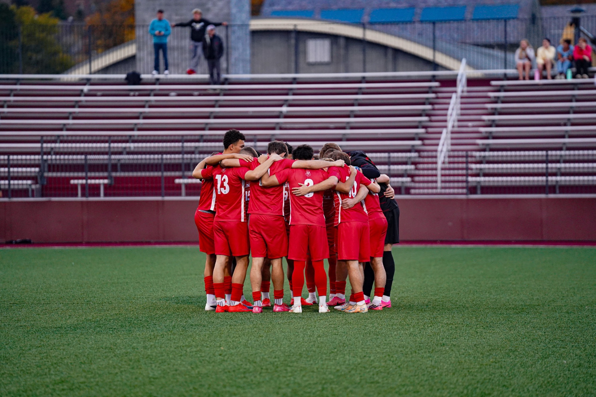 MSOC pregame huddle at Colgate