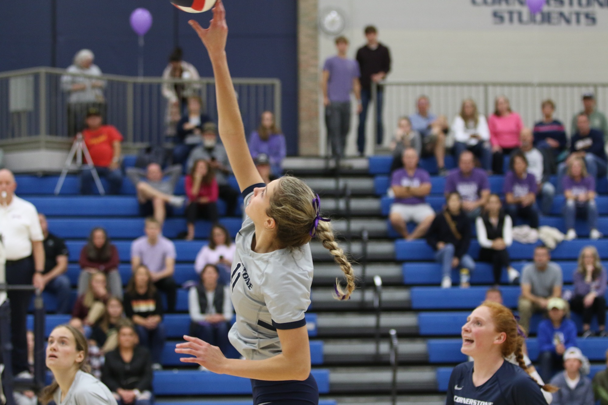 Women's Volleyball falls at UMDearborn to close out the regular season