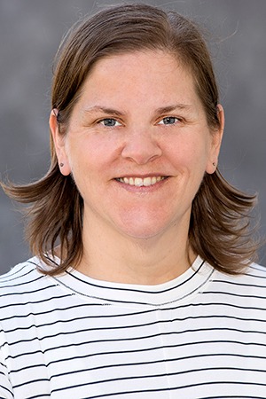 Amie Canfield Headshot