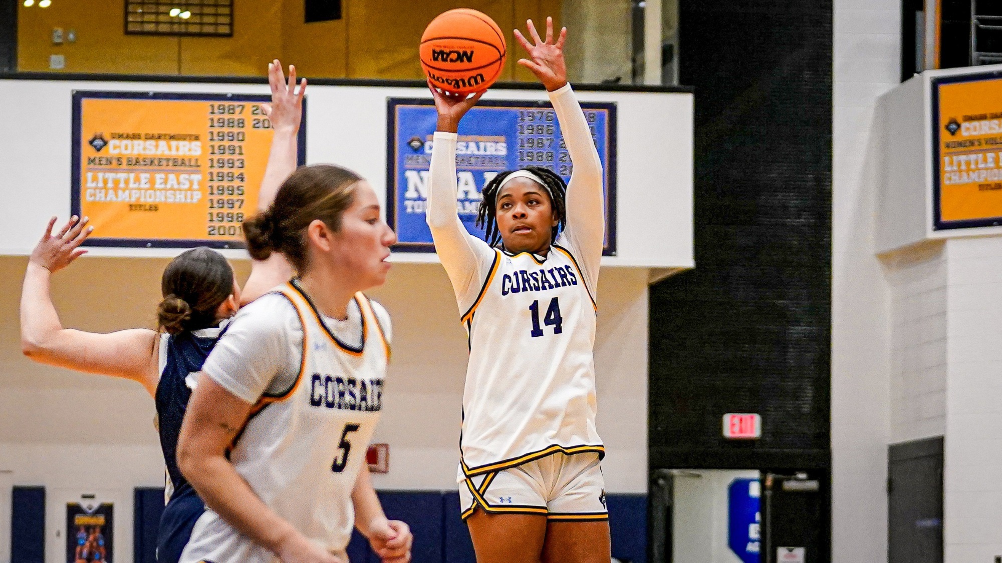 Womens_basketball_Kaila_Pruitt_shooting