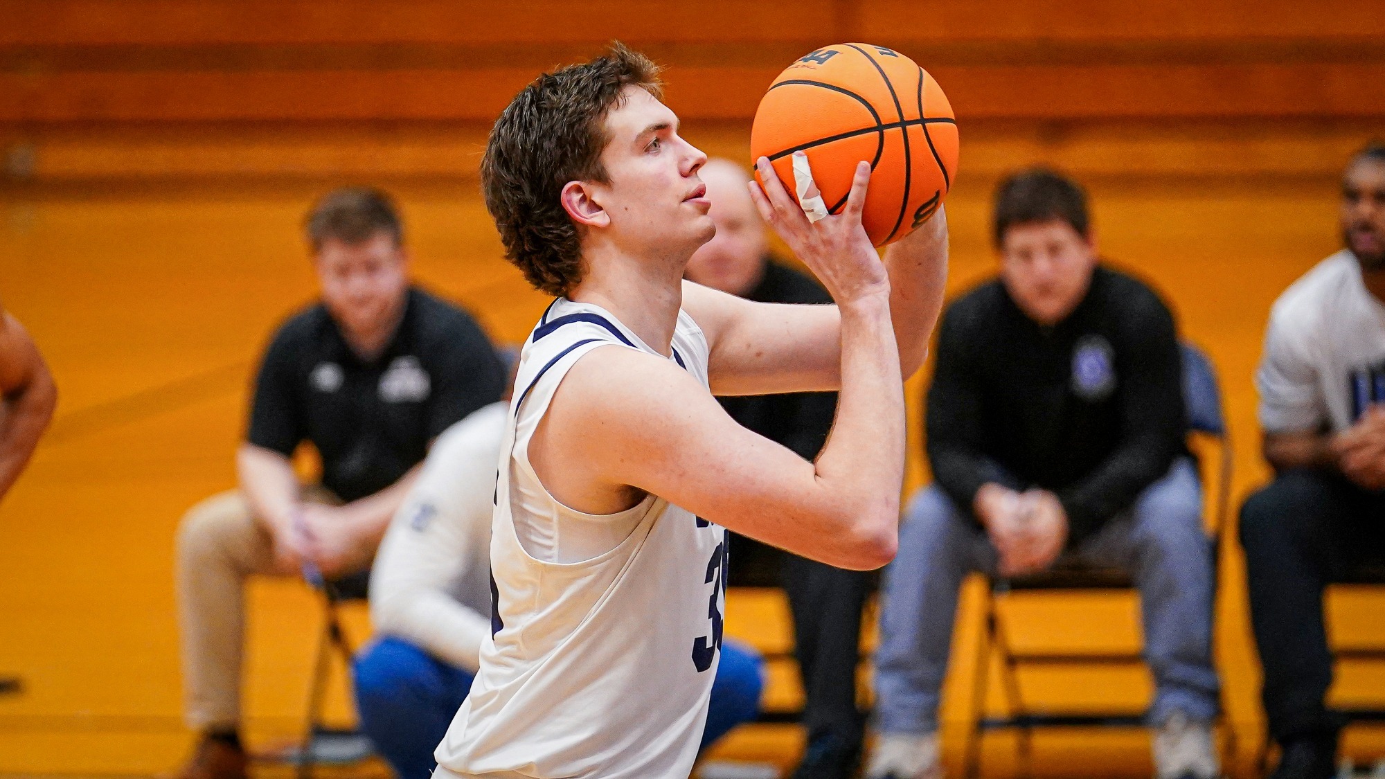 Mens_basketball_Ryan_Flauto_shooting_a_free_throw