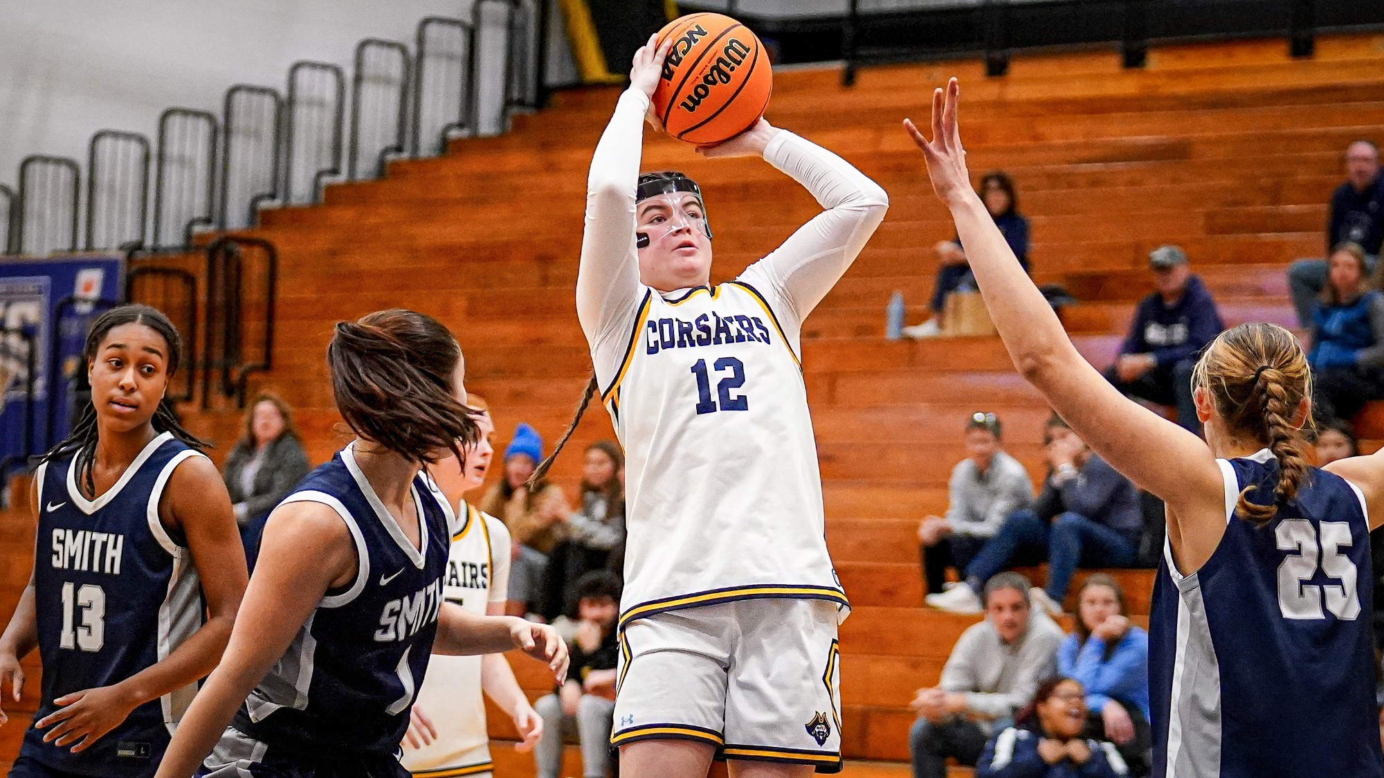Womens_Basketball_Carly_McDonald_shooting_the_Ball