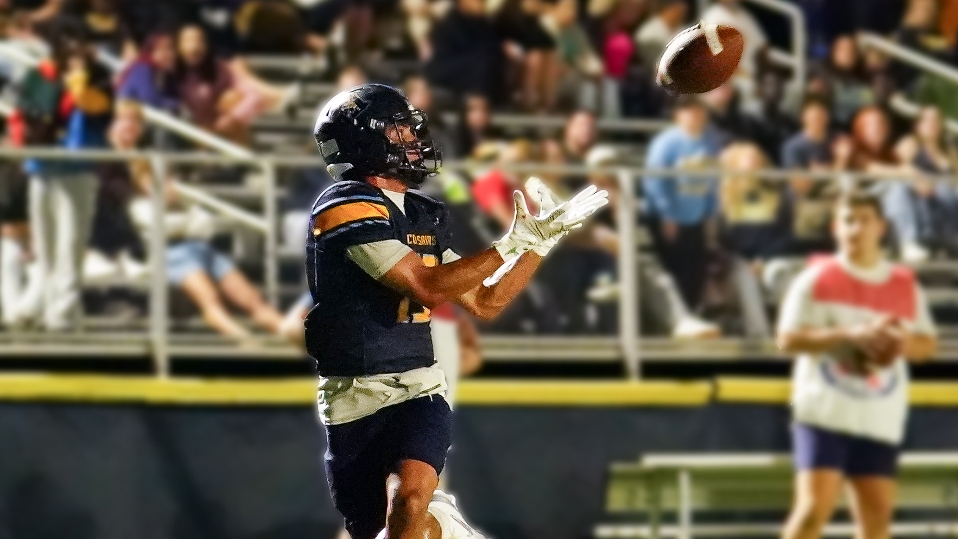 Markus Andrews makes a reception during a football game against Salve Regina