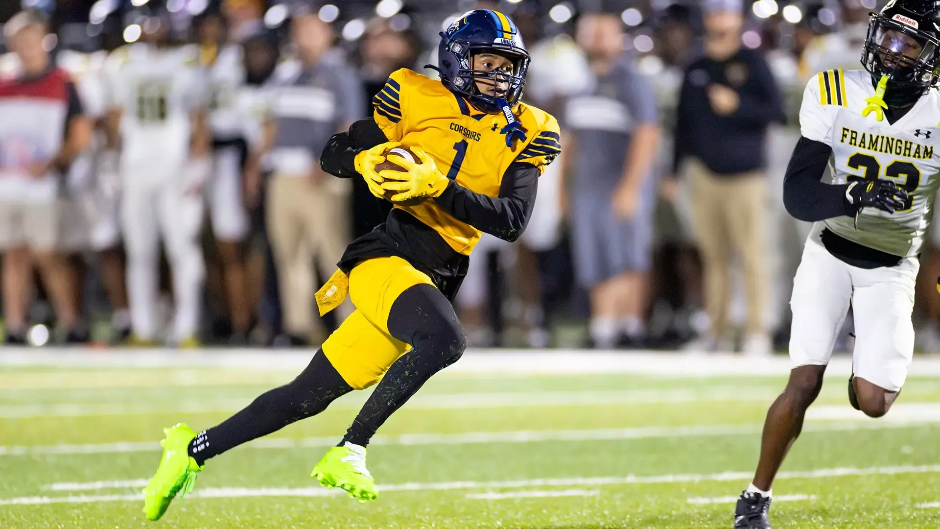Jayden Francois catches a pass in a football game against Framingham State
