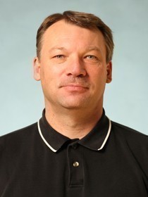 Head shot of Earl Utter