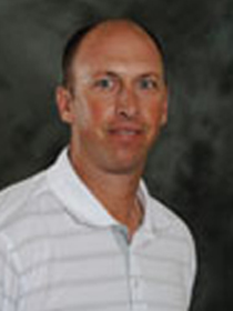 Head shot of Eric Manning