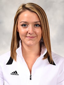Head shot of Elise Konikoff