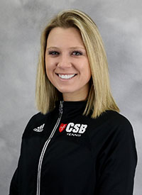 Head shot of tennis junior Kayla McIver 