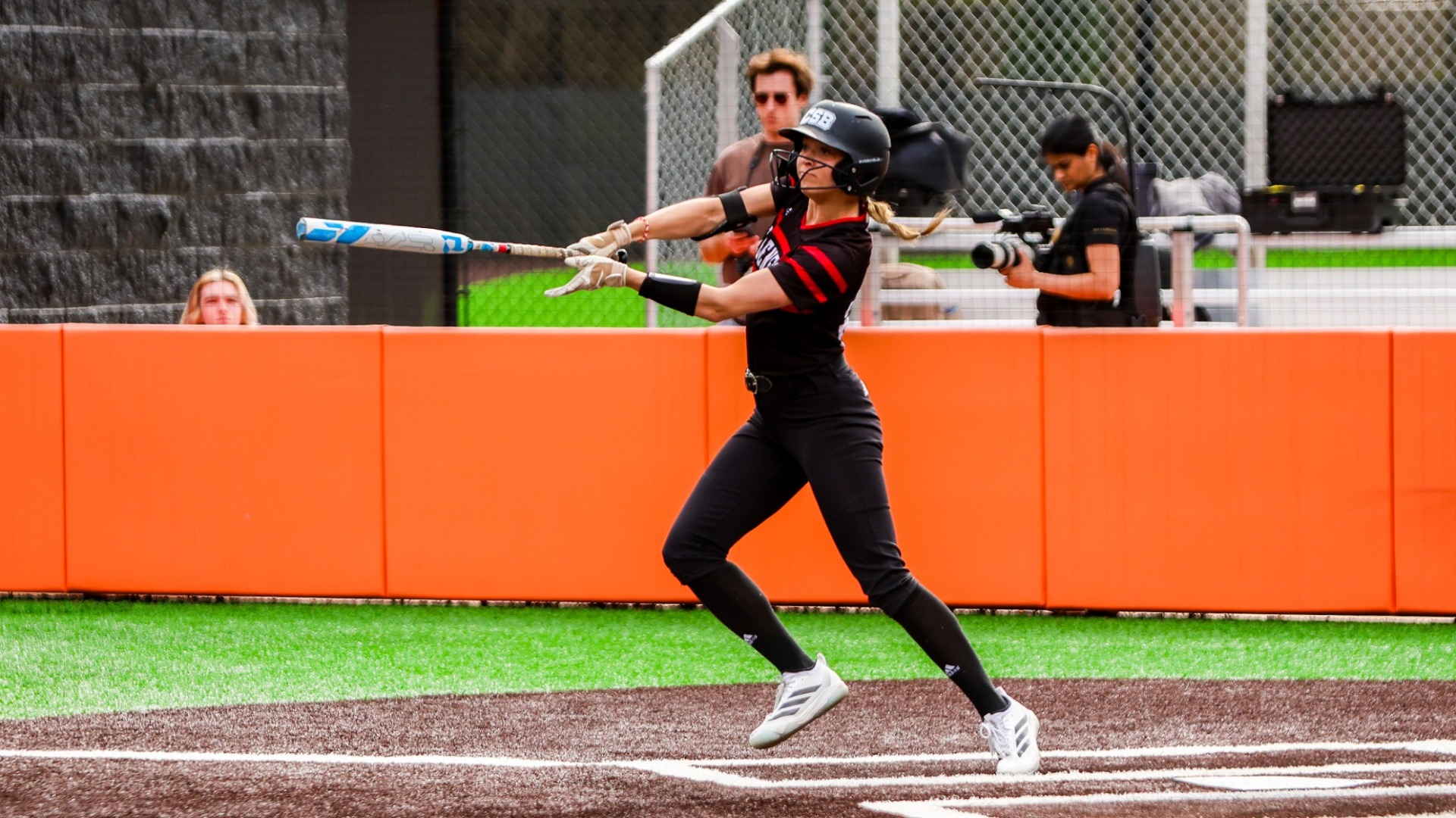 Olivia Van Hout vs George Fox