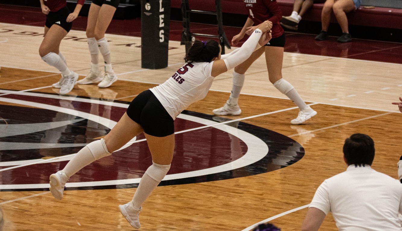 Avery Lacy lunges for a dig vs. NMHU