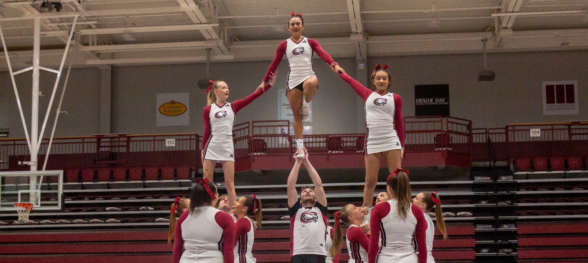 cheer-pryamid-showcase