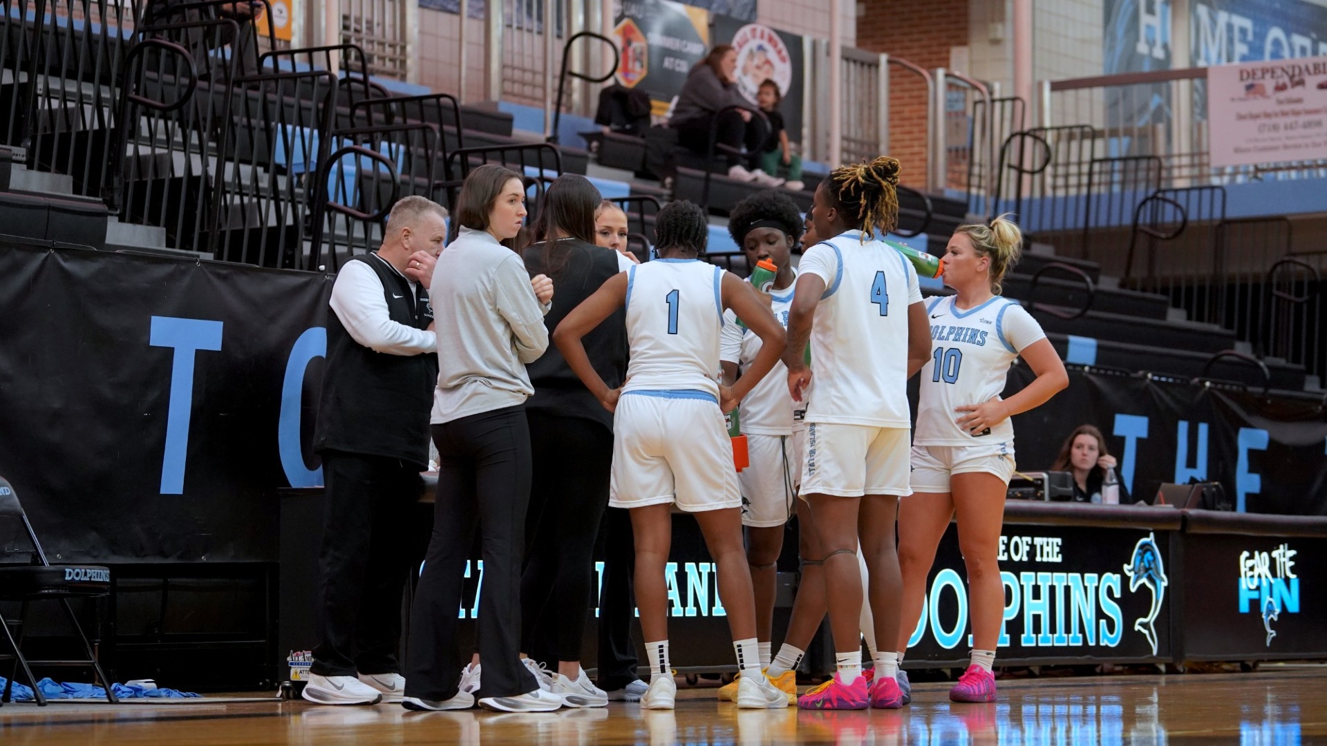 CSI WBB Time Out Huddle