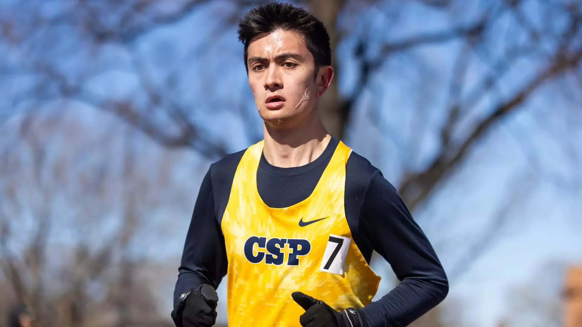 Andrew Alexander competes at the 2025 Hamline Invite