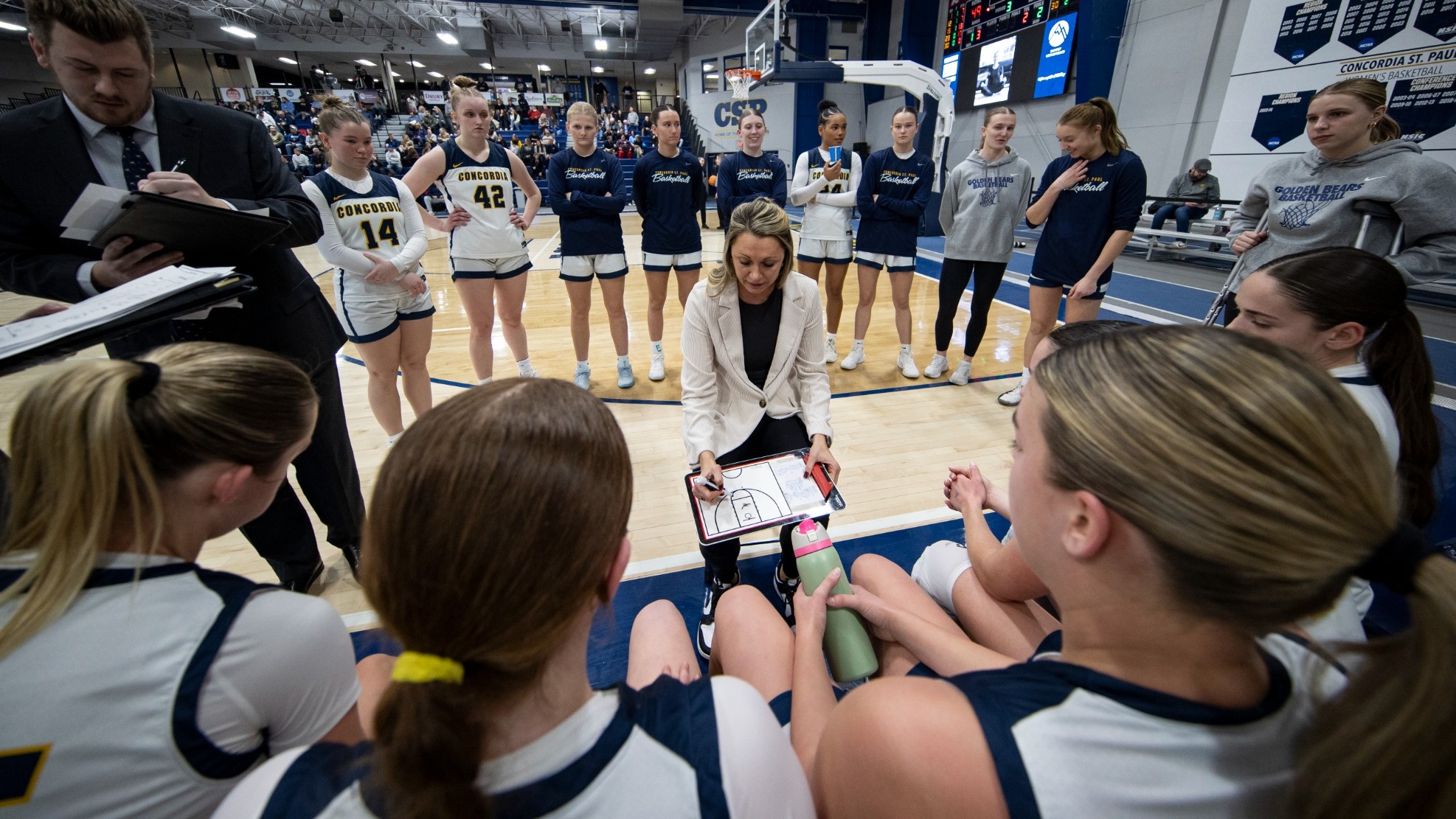 2025-26 women's basketball team photo v. Augustana