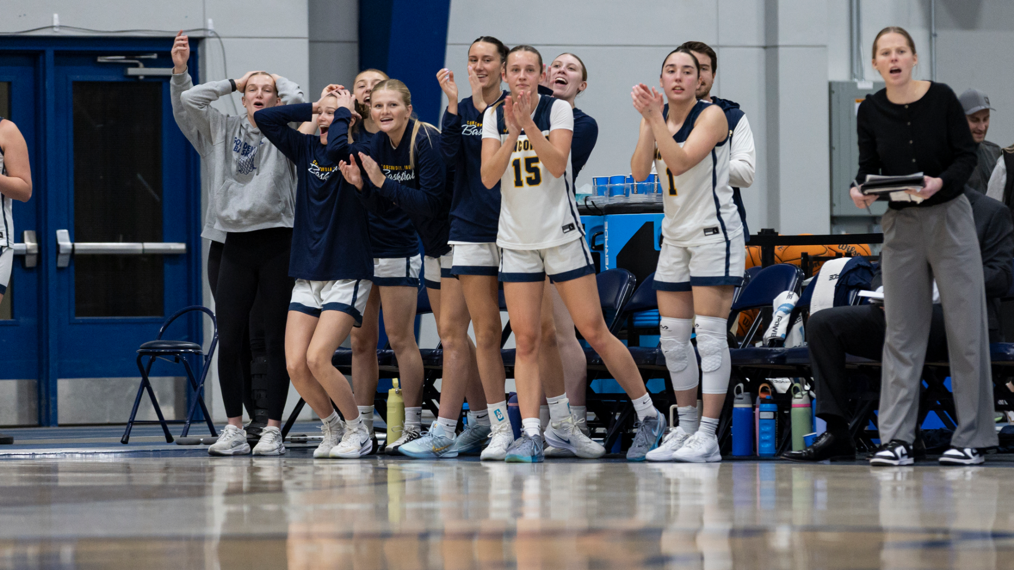 2025-26 women's basketball team photo v. Augie