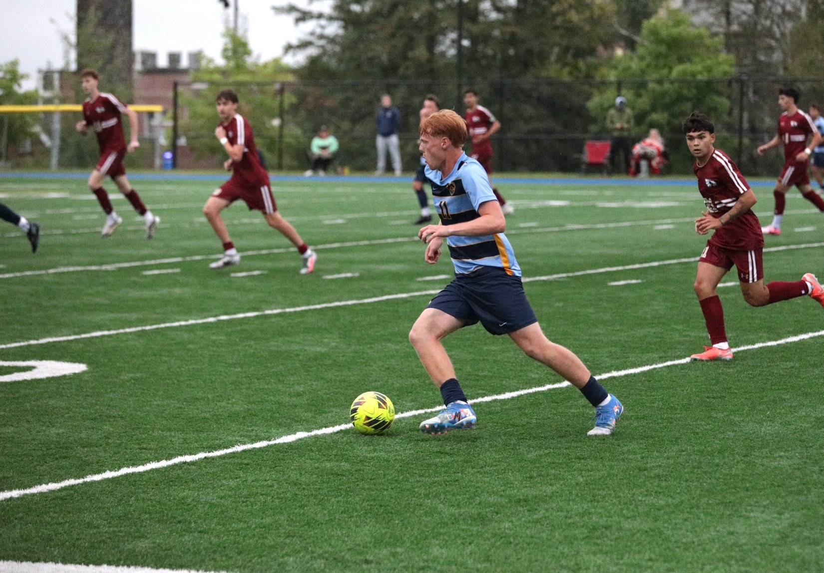 Kiki Schmitz dribbling