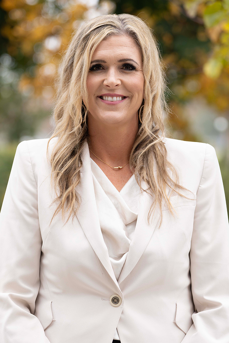 Kristen_Wright_Headshot_HW