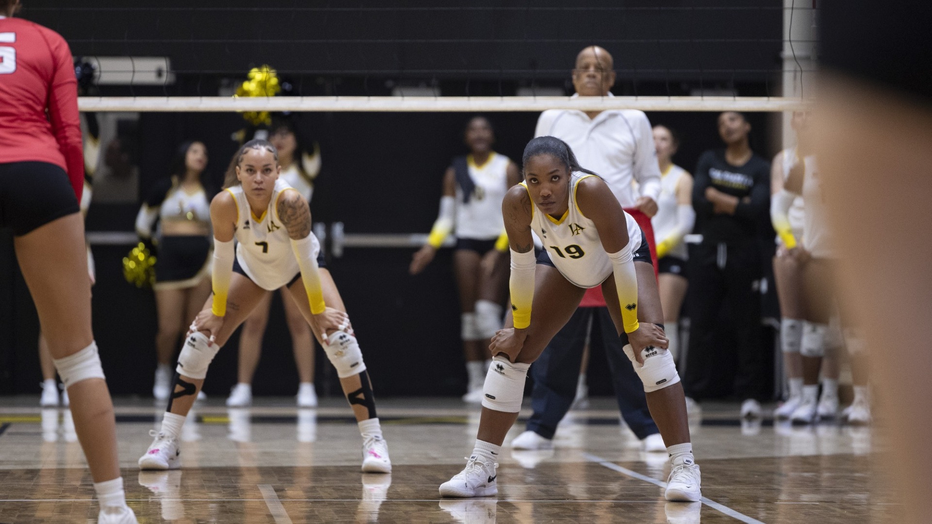 samarah dacoud and ayjah landers get ready for a serve
