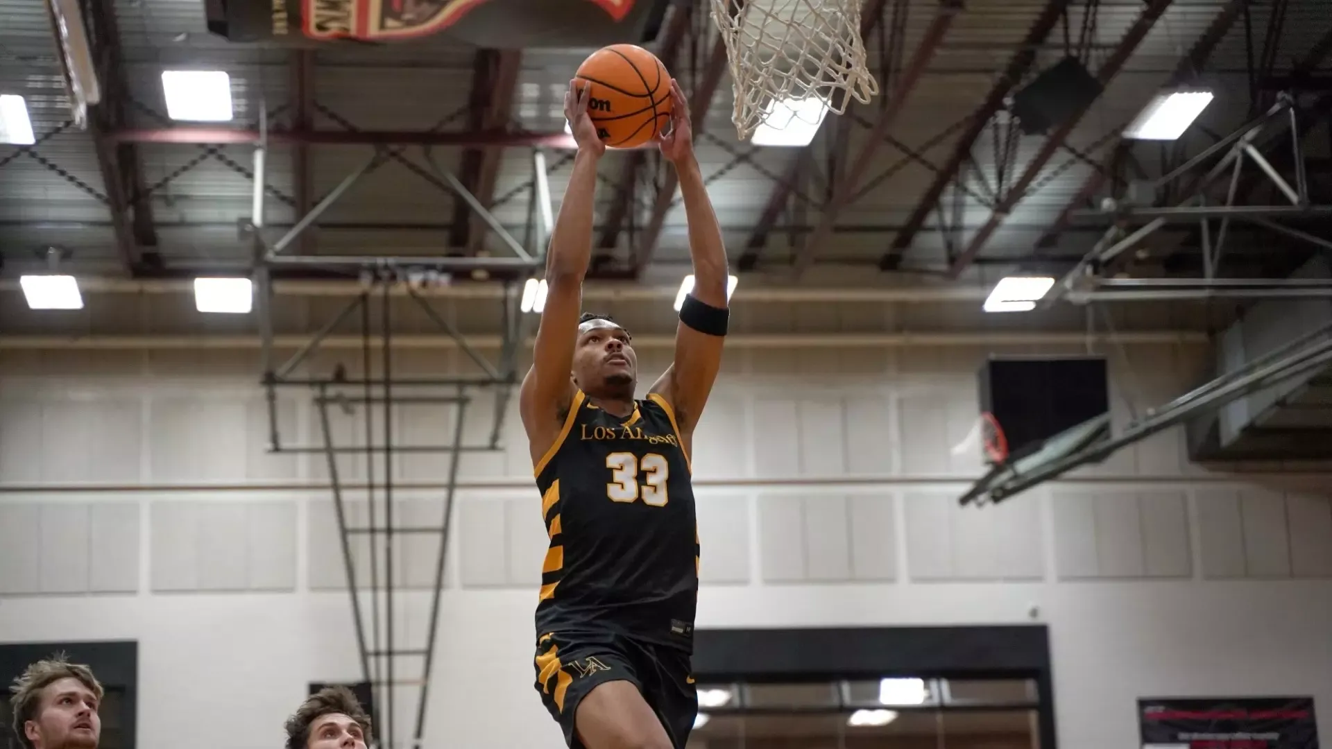 isaiah fields goes in for a dunk