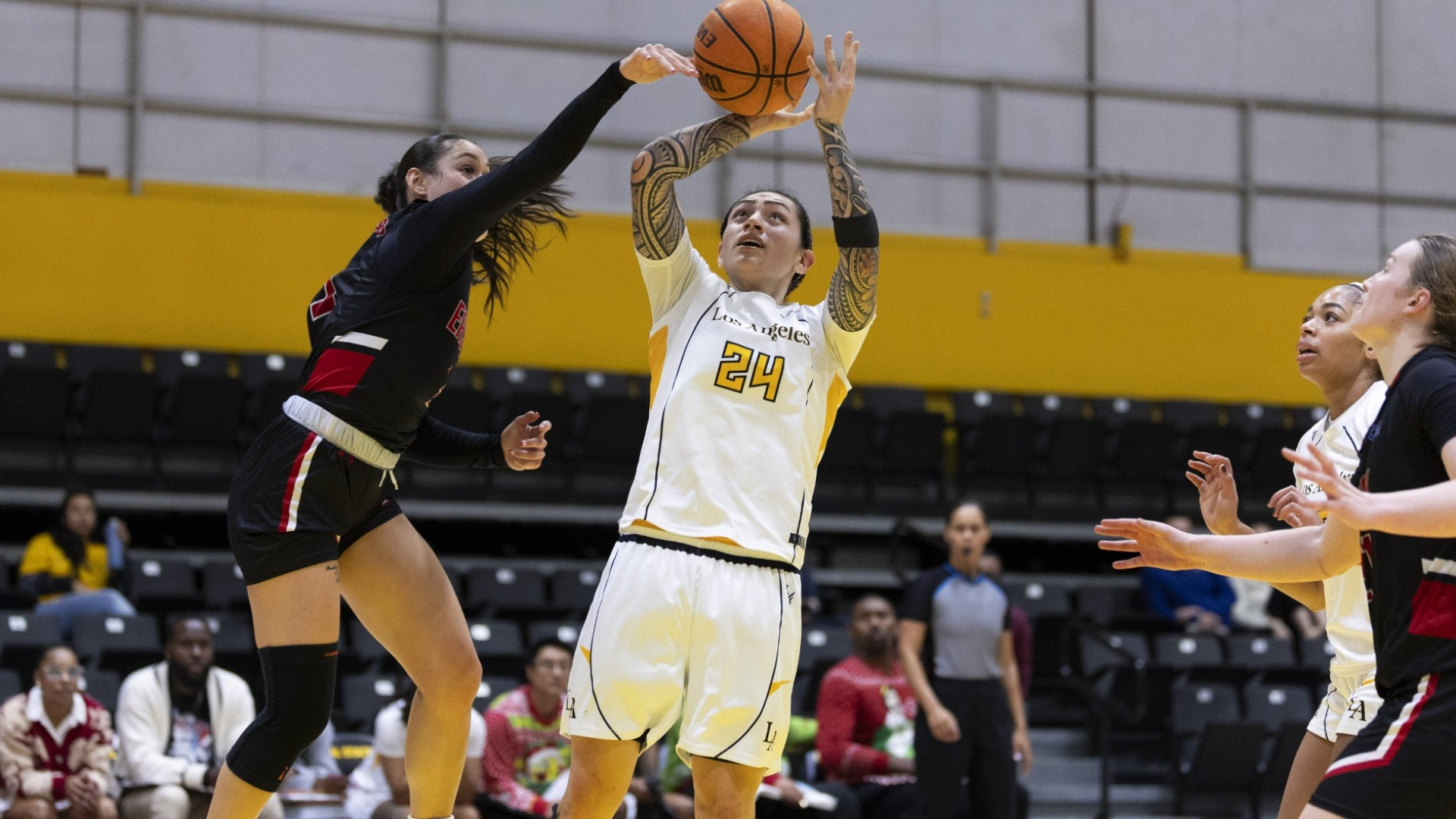 nevaeh asiasi hits a jumper 