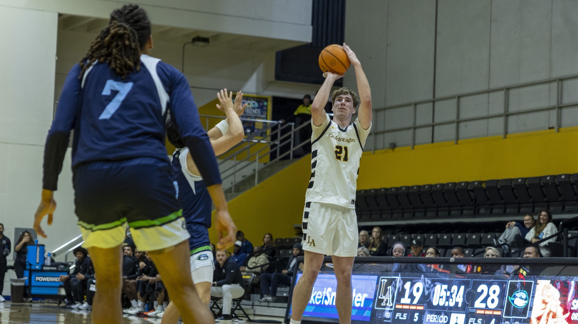 jordan hansen shoots a jump shot 
