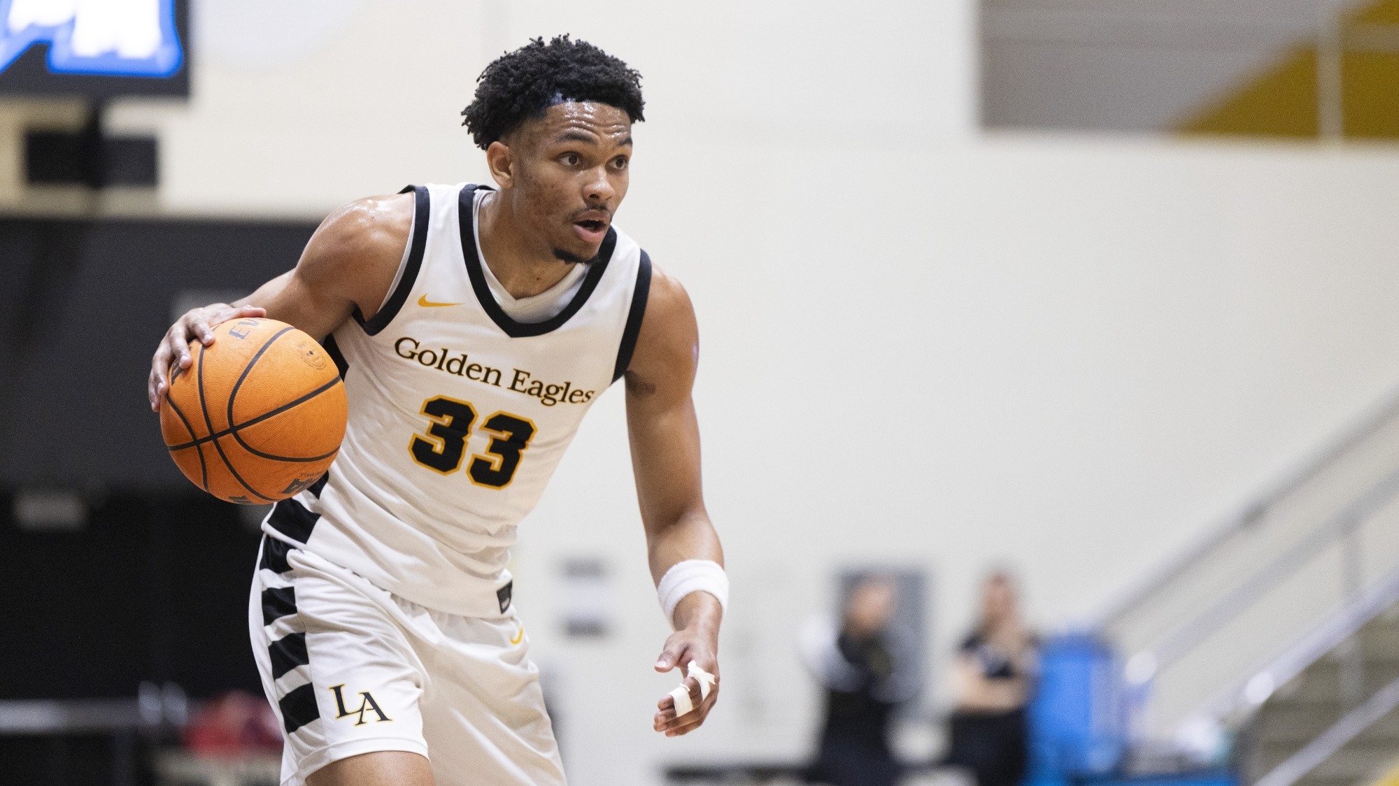 isaiah fields dribbles the ball upcourt