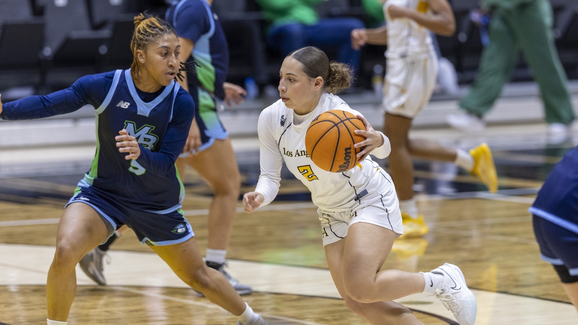 ariyah smith drives to the basket 
