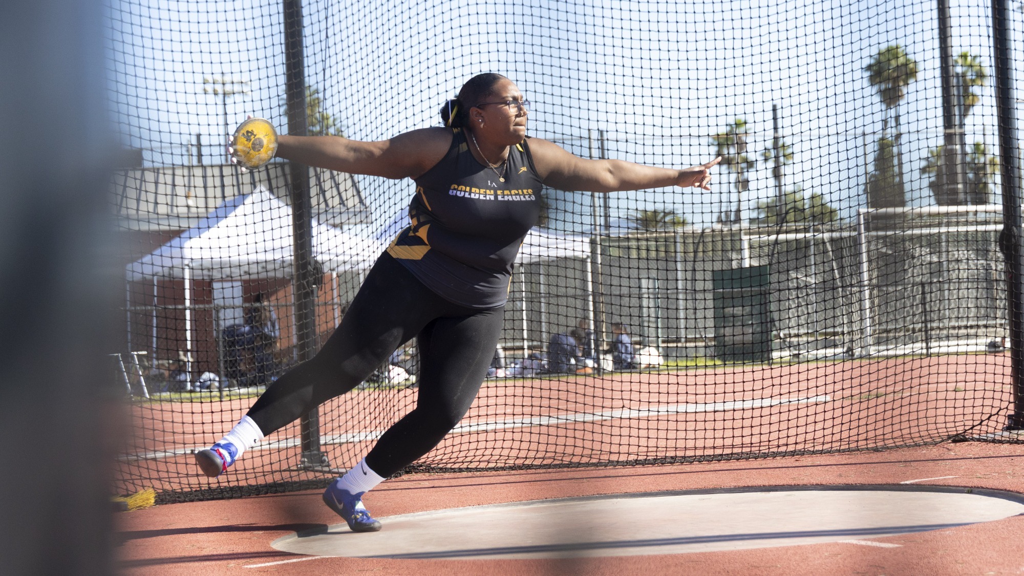 kailea satterwhite throws the discus