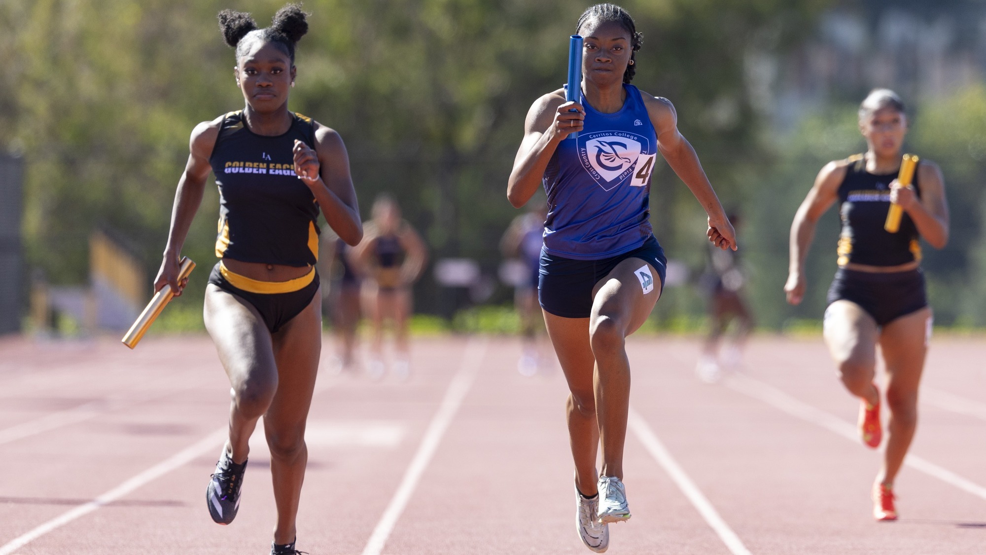 golden eagle relay team heads toward the finish