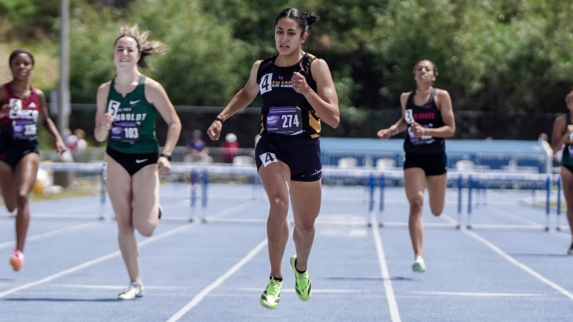 dalia romo crosses the finish line in 400 hurdles