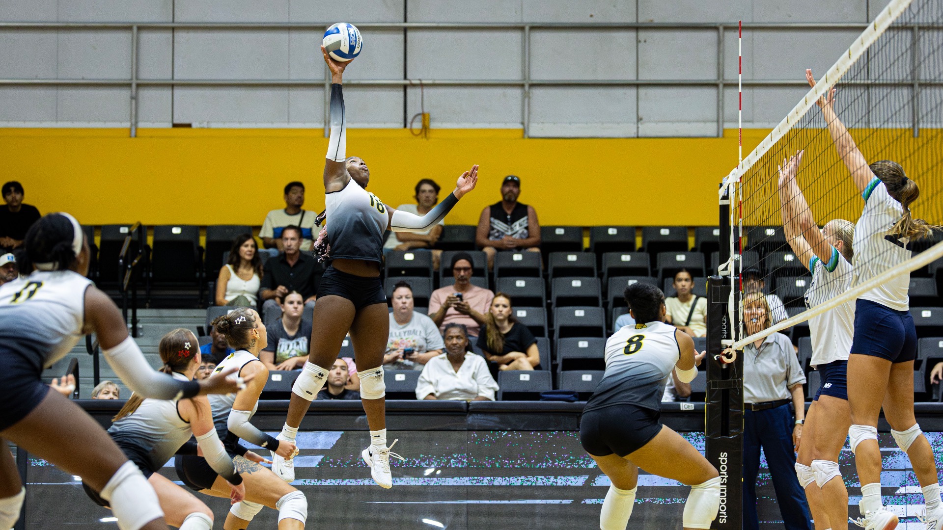 Volleyball vs Cal State Monterey Bay Photo by Isai Perez-Carrillo